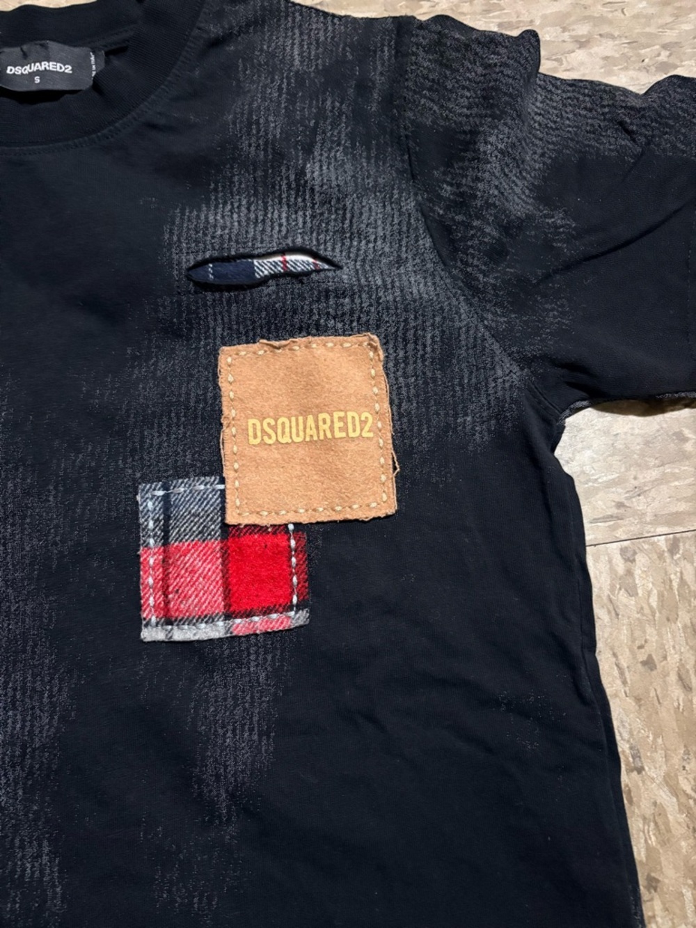 DSQUARED2 Black Short-Sleeve Tee with Patch Detail - Picture 2 of 4